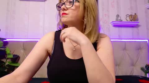 Snapshot of ladyjeen chatting on 29, 4, 2026 Lady Jeen Back on Sunday 8th of December online show from 29, 4, 2026