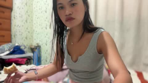 Snapshot of ladypetite11 chatting on 23, 2, 2026 ladypetite11 online show from 23, 2, 2026