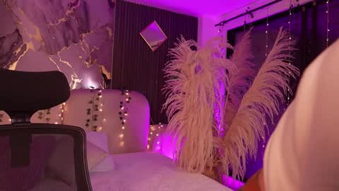 Lady  online show from 4, 2, 2026