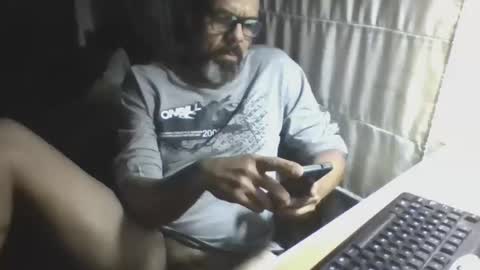 Snapshot of lagenovadura chatting on 15, 4, 2026 La Genova esta Dura beard boy male dick mastubate latinosexy latinohot latino glasses mature strong stronglegs online show from 15, 4, 2026