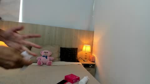 Laia Cruz online show from 17, 12, 2025