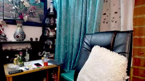 laia_hadid online show from 3, 3, 2026