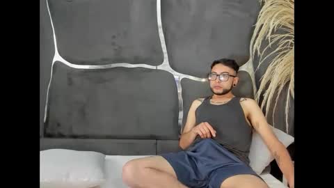 Snapshot of lailaandoliver chatting on 16, 12, 2025 lailaandoliver online show from 16, 12, 2025