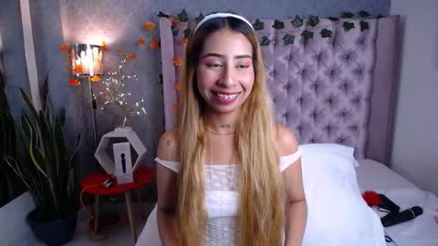 Snapshot of lailastilwills chatting on 3, 12, 2025 Laila Stilwills online show from 3, 12, 2025