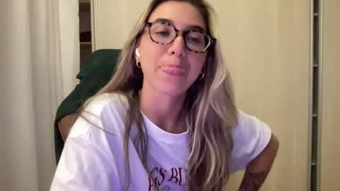 Snapshot of lailayourangel chatting on 19, 12, 2025 lailayourangel online show from 19, 12, 2025