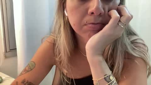 Snapshot of lailayourangel chatting on 22, 12, 2025 lailayourangel online show from 22, 12, 2025