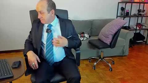 Snapshot of lajose52 chatting on 8, 11, 2025 lajose52 online show from 8, 11, 2025