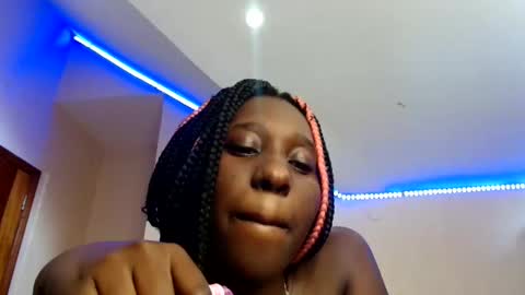 Snapshot of lalisa_manobal chatting on 7, 6, 2026 Lalisa online show from 7, 6, 2026
