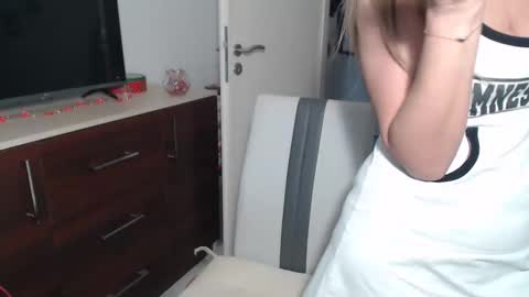 Snapshot of lamadrina006 chatting on 2, 12, 2024 LaMadrina006 online show from 2, 12, 2024