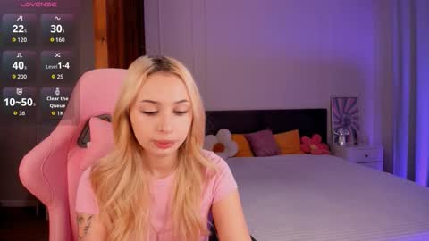 Snapshot of lanamiracle chatting on 16, 12, 2025 Lana online show from 16, 12, 2025