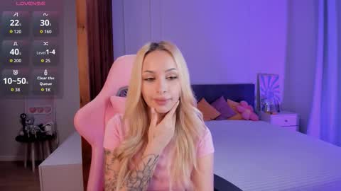 Snapshot of lanamiracle chatting on 22, 12, 2025 Lana online show from 22, 12, 2025