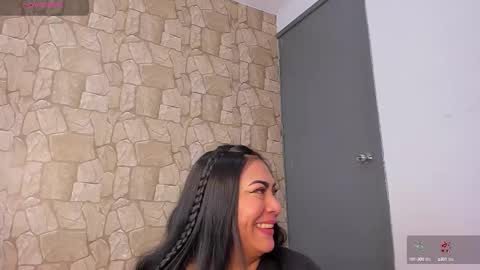 lapeligrosa_ online show from 5, 3, 2025