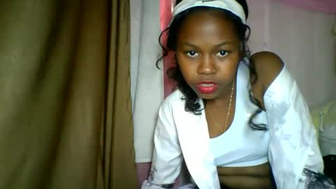 Snapshot of lara_belle chatting on 10, 5, 2026 lara_belle online show from 10, 5, 2026