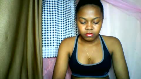 Snapshot of lara_belle chatting on 19, 6, 2026 lara_belle online show from 19, 6, 2026