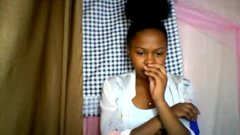 Snapshot of lara_belle chatting on 22, 6, 2026 lara_belle online show from 22, 6, 2026