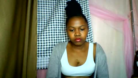 Snapshot of lara_belle chatting on 23, 6, 2026 lara_belle online show from 23, 6, 2026