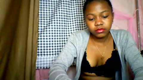 Snapshot of lara_belle chatting on 23, 6, 2026 lara_belle online show from 23, 6, 2026