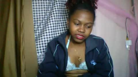 Snapshot of lara_belle chatting on 1, 7, 2026 lara_belle online show from 1, 7, 2026