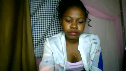 Snapshot of lara_belle chatting on 6, 7, 2026 lara_belle online show from 6, 7, 2026