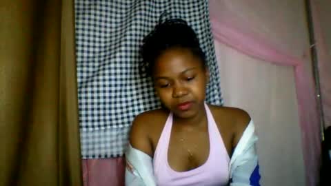 Snapshot of lara_belle chatting on 7, 7, 2026 lara_belle online show from 7, 7, 2026