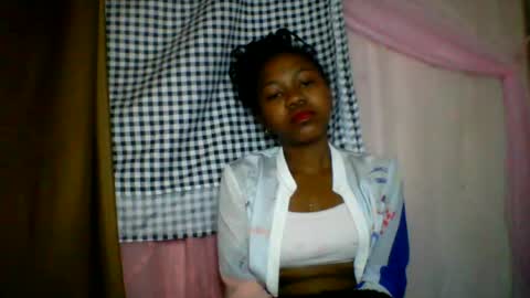 Snapshot of lara_belle chatting on 11, 7, 2026 lara_belle online show from 11, 7, 2026