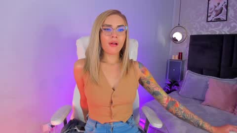 Lara online show from 8, 2, 2025