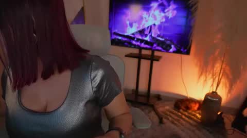 Snapshot of larabaker chatting on 9, 11, 2025 Lara online show from 9, 11, 2025