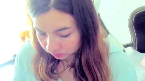 Snapshot of laracat18 chatting on 26, 4, 2026 Lara online show from 26, 4, 2026