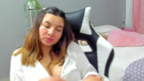 Snapshot of laracat18 chatting on 15, 5, 2026 Lara online show from 15, 5, 2026