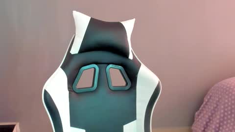 Snapshot of laracat18 chatting on 20, 5, 2026 Lara online show from 20, 5, 2026
