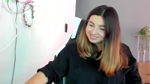 Snapshot of laracat18 chatting on 26, 5, 2026 Lara online show from 26, 5, 2026