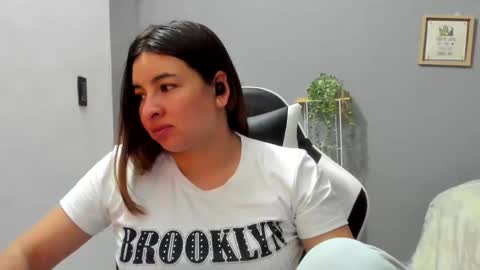 Snapshot of laracat18 chatting on 27, 5, 2026 Lara online show from 27, 5, 2026