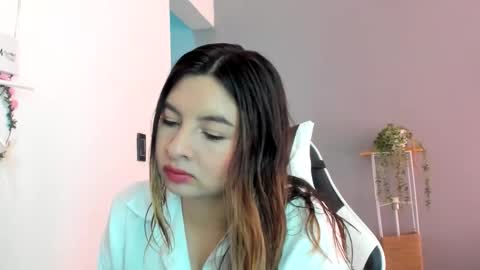 Snapshot of laracat18 chatting on 27, 5, 2026 Lara online show from 27, 5, 2026