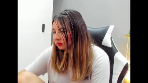 Snapshot of laracat18 chatting on 30, 5, 2026 Lara online show from 30, 5, 2026