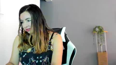 Snapshot of laracat18 chatting on 30, 5, 2026 Lara online show from 30, 5, 2026