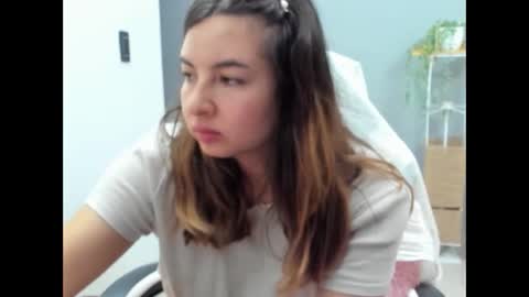 Snapshot of laracat18 chatting on 1, 6, 2026 Lara online show from 1, 6, 2026