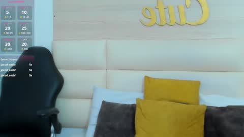 Snapshot of laramoon_ chatting on 13, 11, 2025 LARA online show from 13, 11, 2025