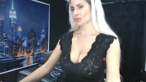 laras_moans online show from 1, 1, 2025