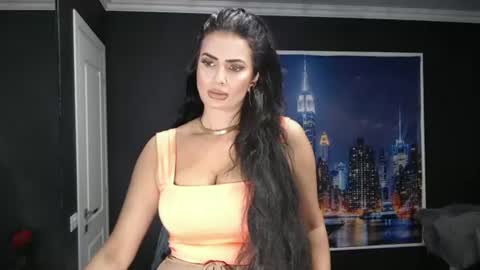 laras_moans online show from 10, 7, 2026