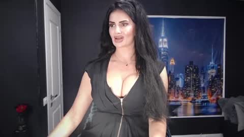 laras_moans online show from 15, 7, 2026