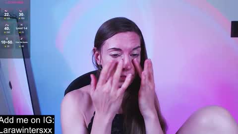 Snapshot of larawinters chatting on 1, 11, 2025 larawinters online show from 1, 11, 2025