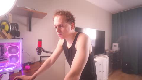 Snapshot of lardy_cock chatting on 21, 5, 2026 Hi u can call me Andy online show from 21, 5, 2026
