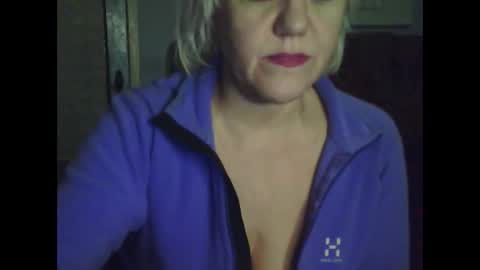 larisaq4ugo24 online show from 20, 2, 2025