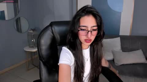 Larisa Smirnov online show from 29, 9, 2025