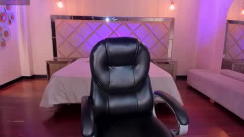 Larisa Smirnov online show from 17, 12, 2025