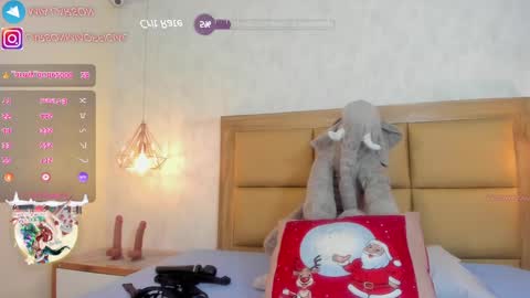 Snapshot of larsonmia chatting on 20, 12, 2024 MIA online show from 20, 12, 2024