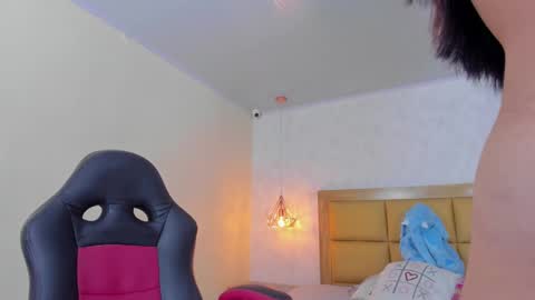 Snapshot of larsonmia chatting on 3, 3, 2025 MIA online show from 3, 3, 2025
