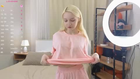 Emilia for my friends Amy online show from 12, 11, 2025