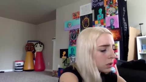 Snapshot of latenightkash chatting on 22, 2, 2026 Roxy blue online show from 22, 2, 2026