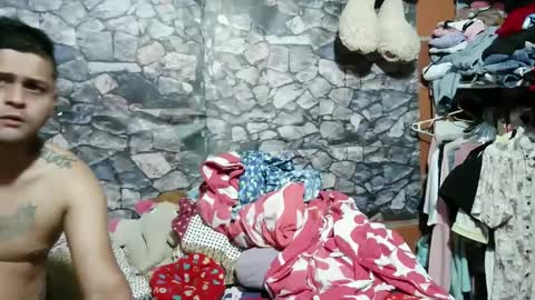 Snapshot of latin_hornycouple chatting on 5, 1, 2025 latin_hornycouple online show from 5, 1, 2025